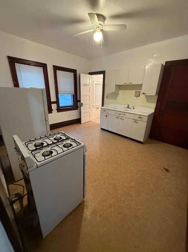 Building Photo - 2252-54 S 7th st