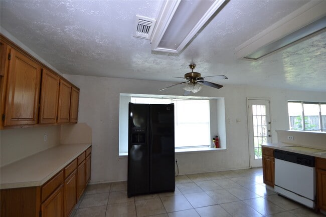 Building Photo - 12410 Meadow Briar Dr