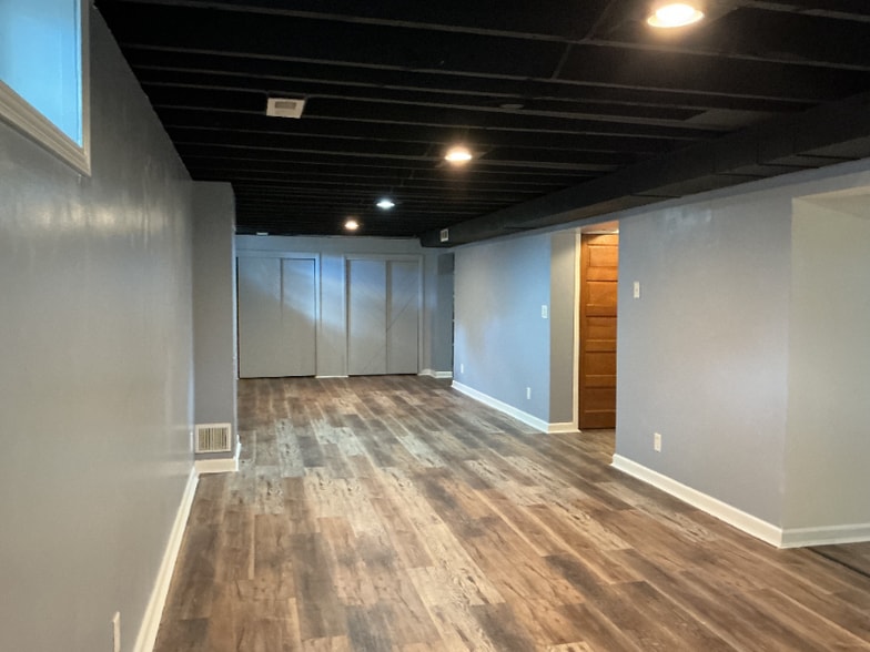 Building Photo - 127 Wesgaye St