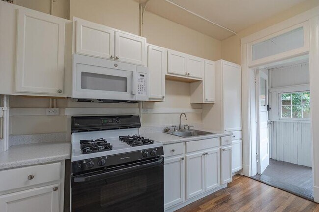 Building Photo - 1207 Clayton St