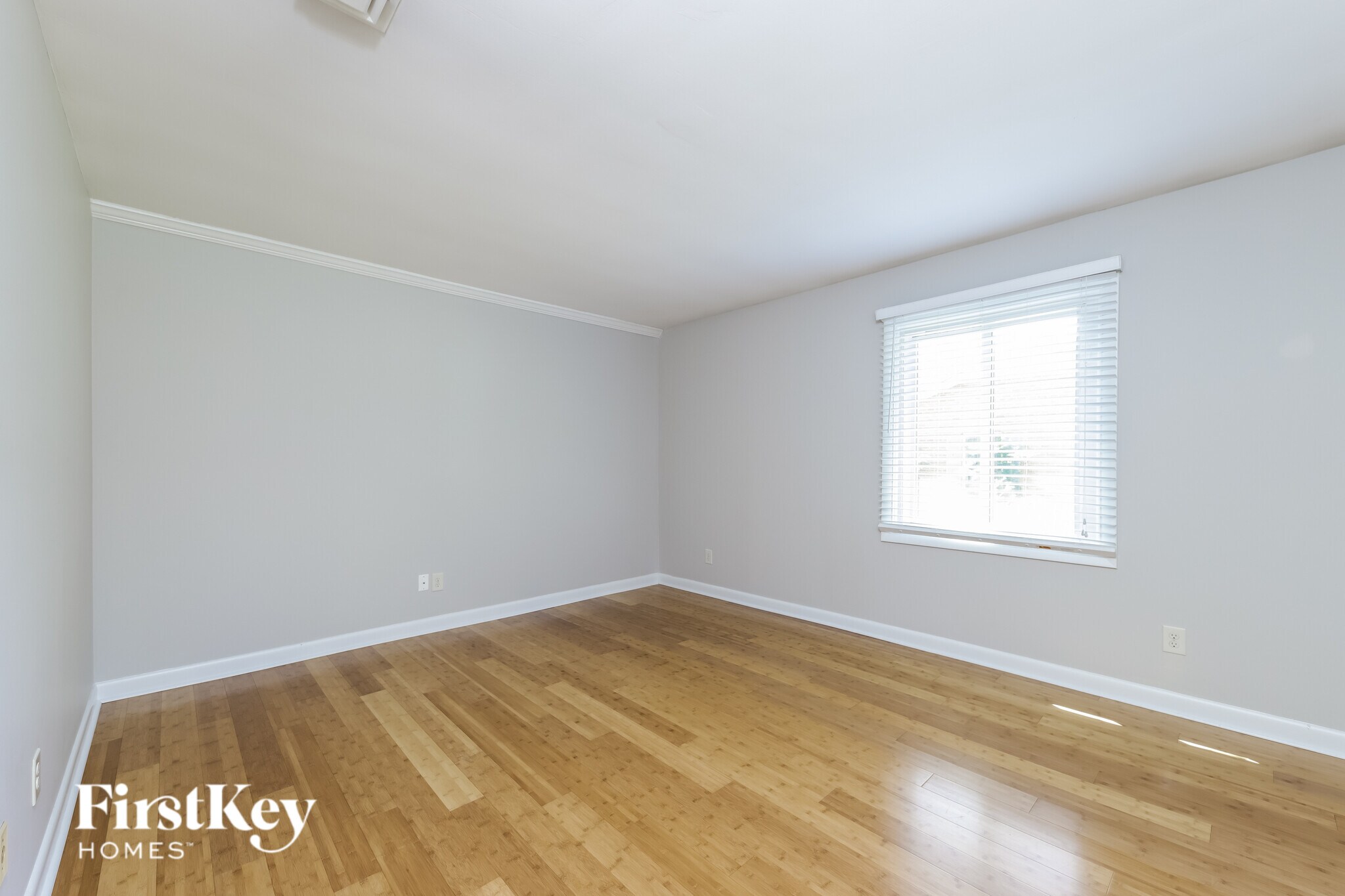 Building Photo - 640 Valley Brook Ln