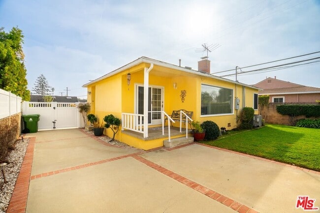 Building Photo - 12719 Rose Ave