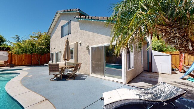 Building Photo - 490 Silvertail Pl