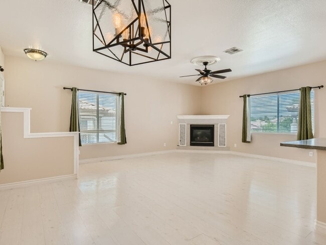 Building Photo - AMAZING COMPLETELY REMODELED CONDO IN NW