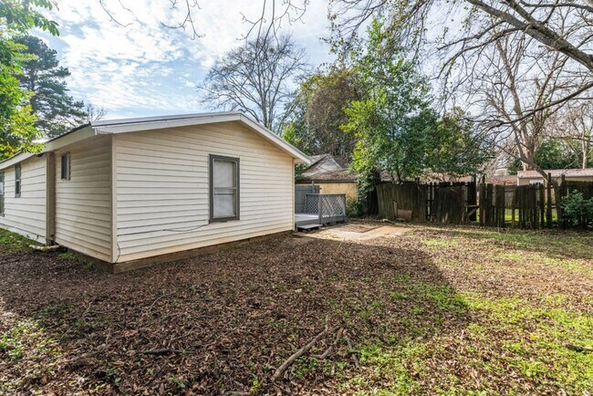 Building Photo - Limited-Time Promo! Get $250 OFF Your First Month's Rent! Renovated 3BR/2BA Tuscaloosa Gem with L...