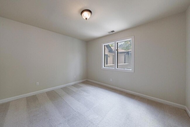 Building Photo - 3491 Roswell Rd NE