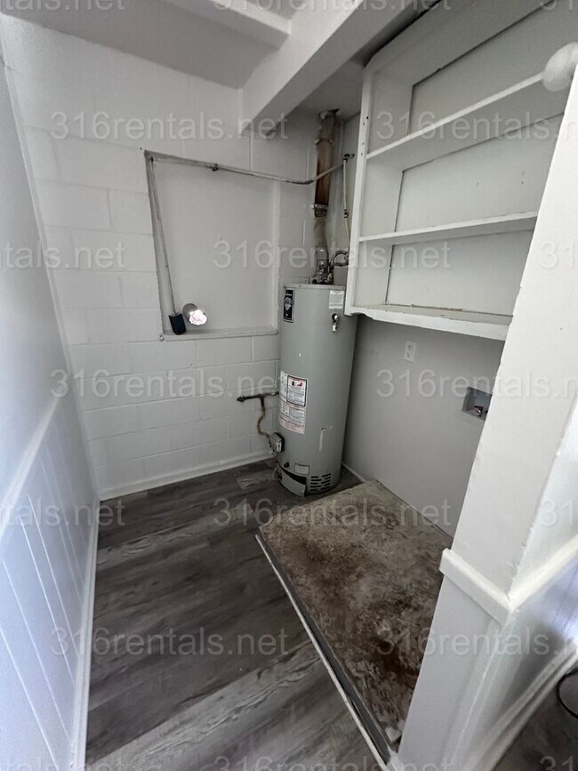 Building Photo - $650 - 1 bed 1 bath - Duplex