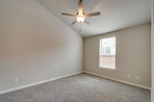 Building Photo - GORGEOUS 3 BEDROOM FOUR PLEX LOCATED IN MI...