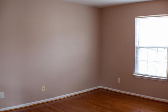 Building Photo - 5145 Mabe Dr