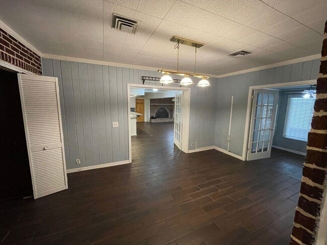 Building Photo - Downtown Nashville Charming Traditional Home