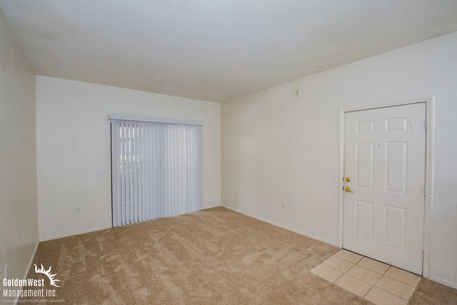 Building Photo - Lovely 1Bdm 1Ba Gated Condo in the Heart of Providence Area!