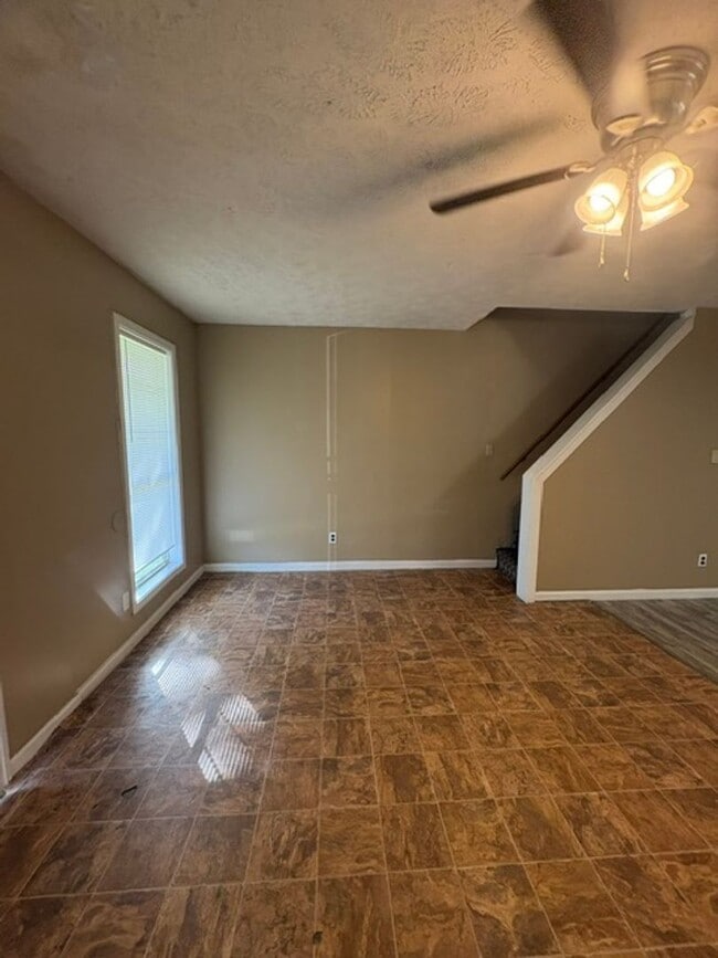 Building Photo - Renovated 3 Bedroom 2 Bath Home for Rent!