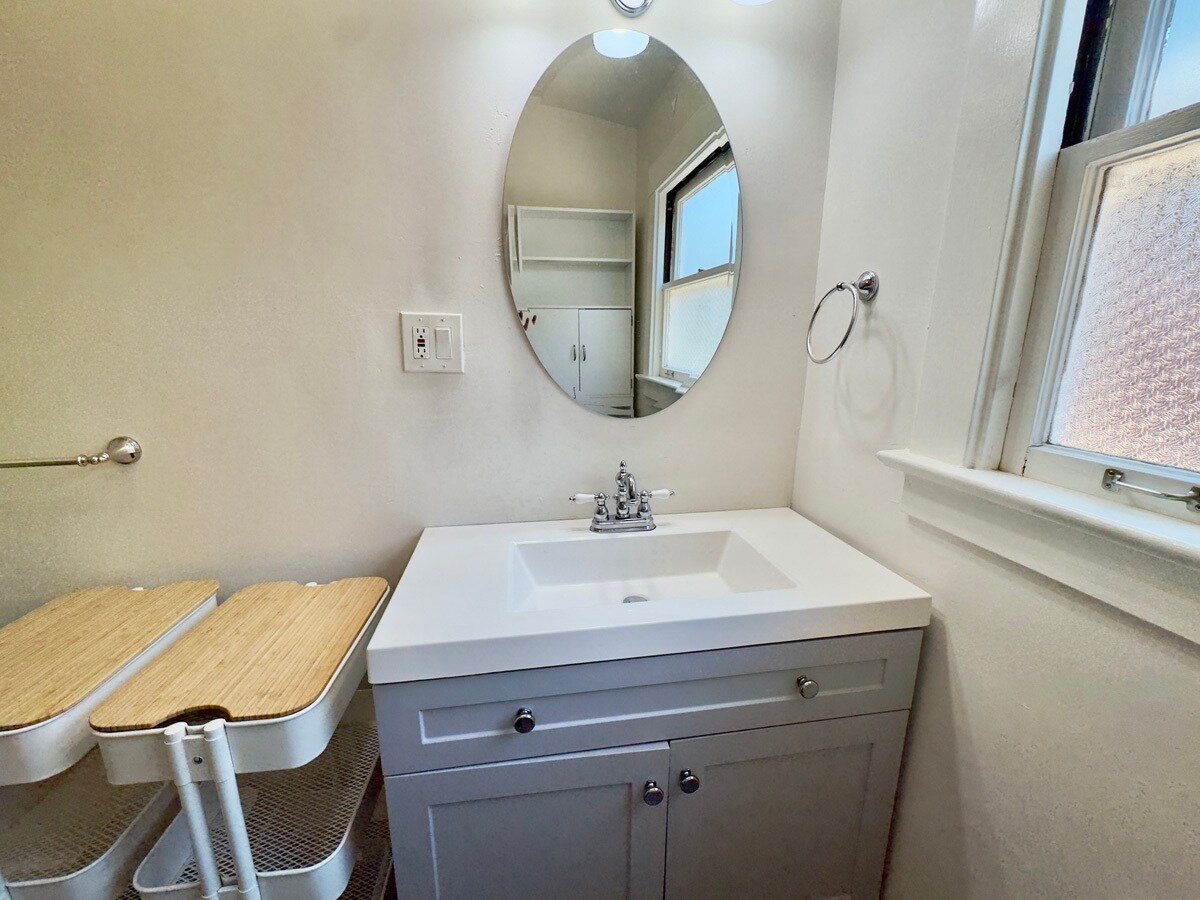 Building Photo - 2309 Derby St