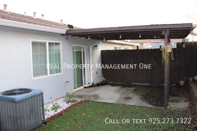 Building Photo - 1703 Magnolia Way