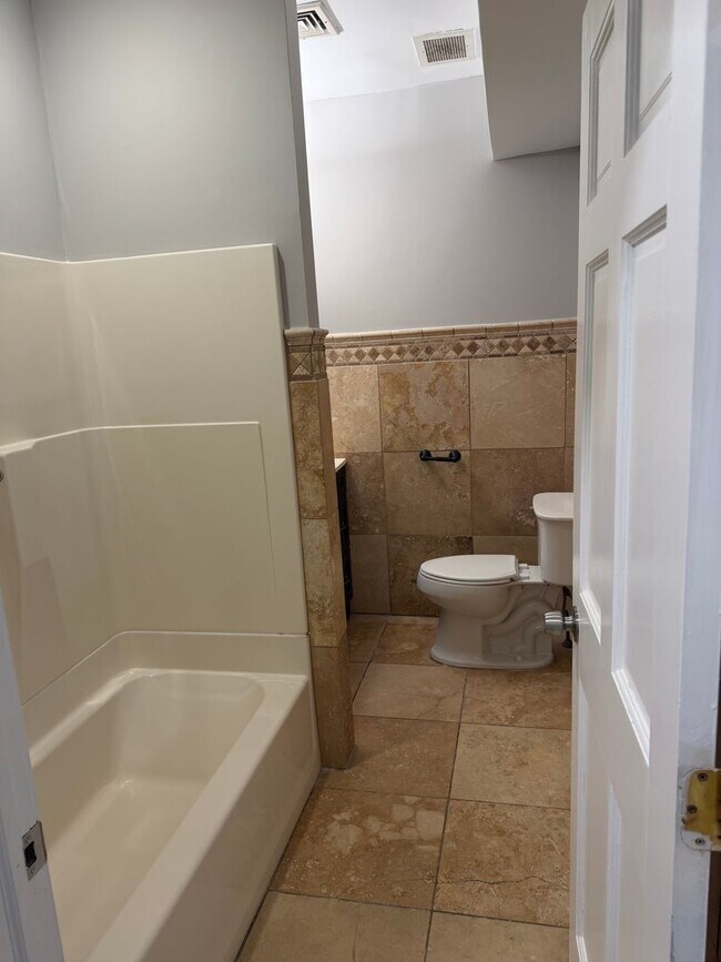 Building Photo - 116 S Massachusetts Ave