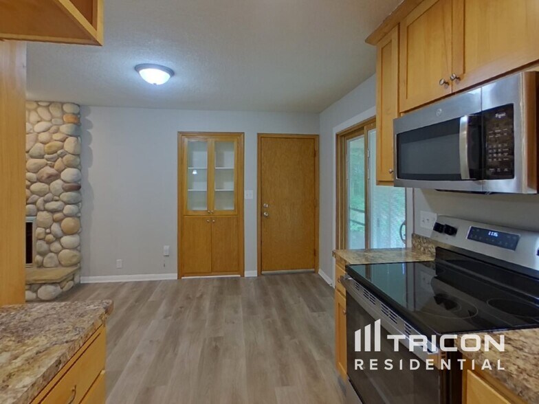 Building Photo - 3607 Robinwood Terrace