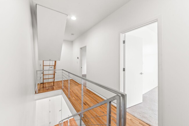 Building Photo - 3 Bedroom Townhome W/ Uptown Views (Coming...