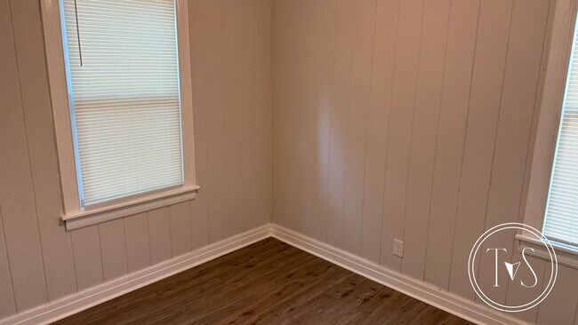 Building Photo - RATE DROP ALERT (was $1900/month)!