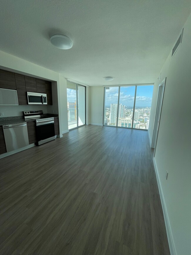 Building Photo - 155 S Miami Ave