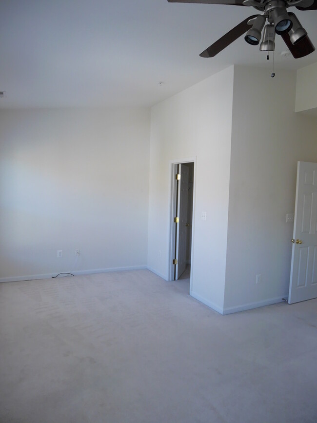 Building Photo - 2 Bedroom Townhome Located In Baltimore Ci...