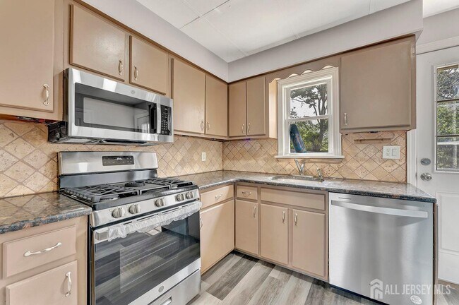 Building Photo - 601 Ridgeway Ave