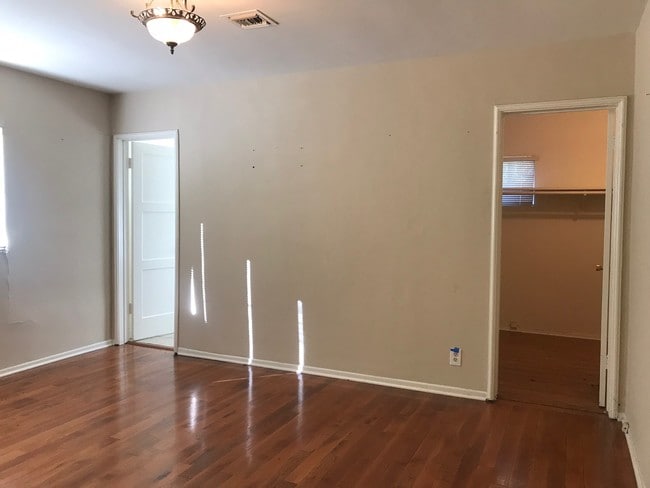 Building Photo - 14823 Addison St