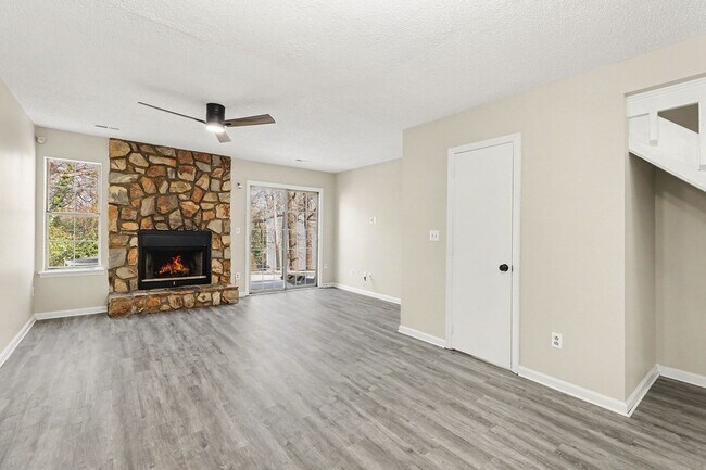 Building Photo - Beautiful Ranch Townhome Available for Rent in Charlotte, NC