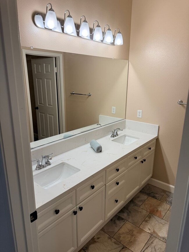 Building Photo - Beautiful 4-Bedroom Single-Story Home for Rent in Murrieta