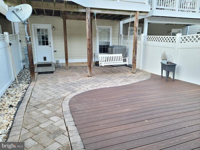 Building Photo - 8809 Lew Wallace Rd