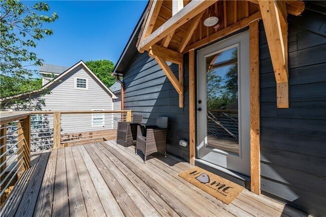 Building Photo - 767 Terry St SE