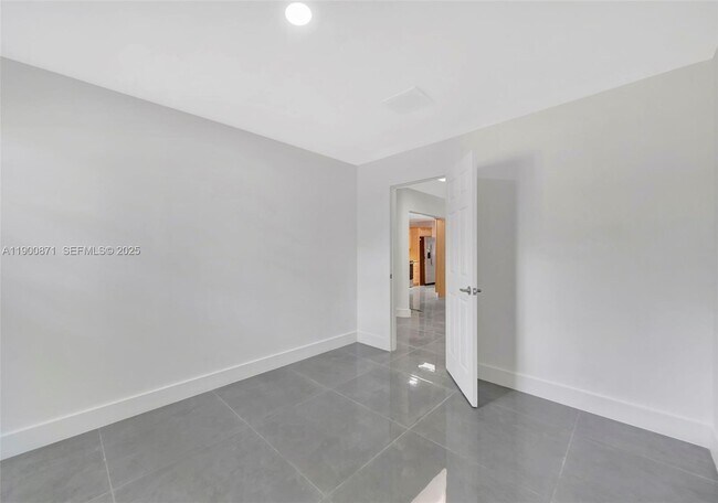 Building Photo - 840 NE 182nd St