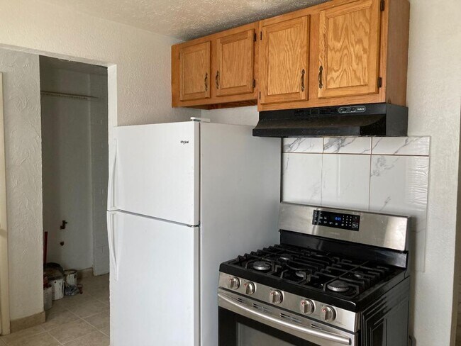 Building Photo - 2 Bedroom Condo for Rent  Warrenville HTS