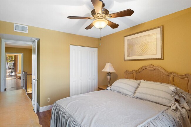 Building Photo - 822 NE 25th Ave