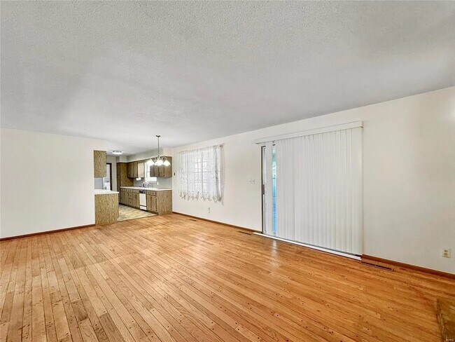Building Photo - 113 Warrensburg Dr