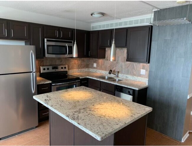 Building Photo - 2728 N Hampden Ct