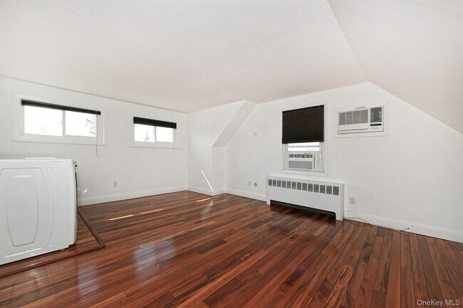 Building Photo - 33 Robin Ln