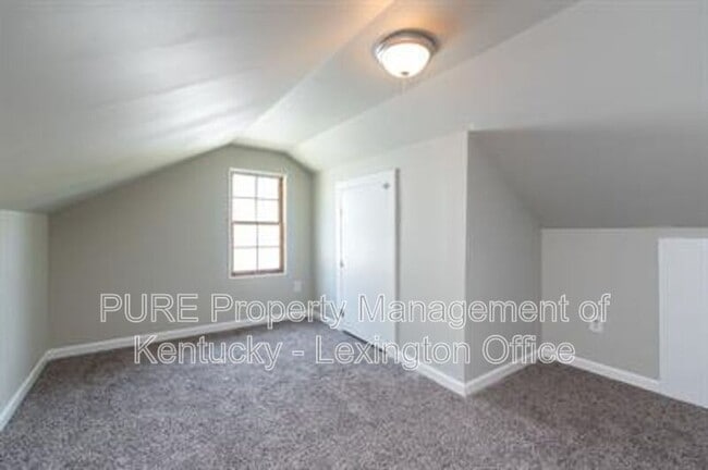 Building Photo - 817 Marcellus Dr