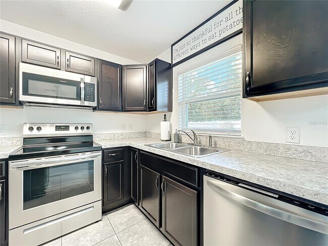 Building Photo - 3897 SW 169th Ln Rd