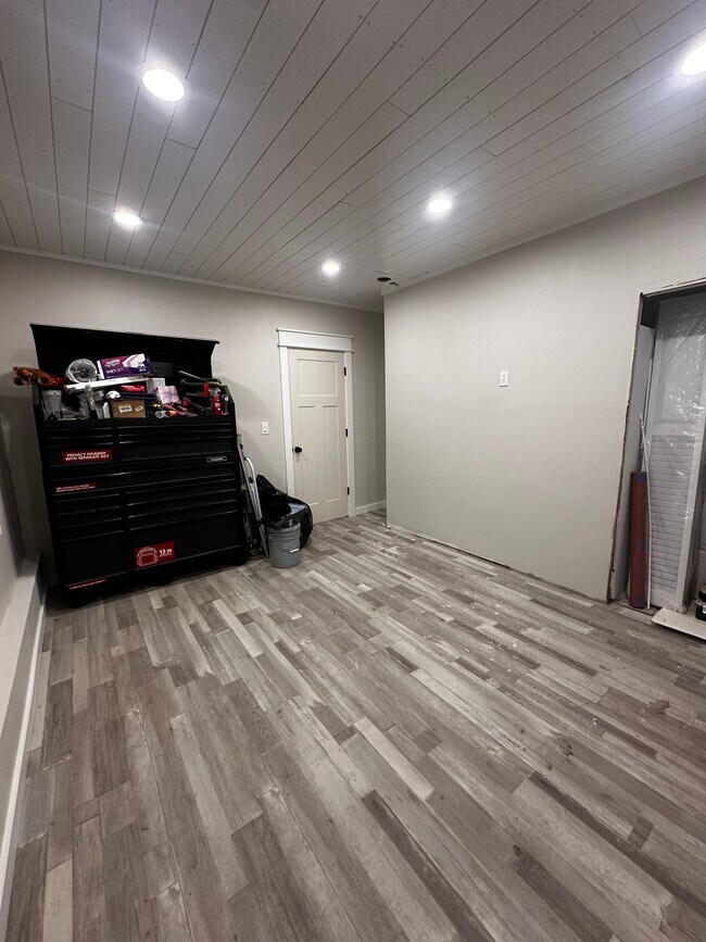 Building Photo - 340 SE 26th Ave