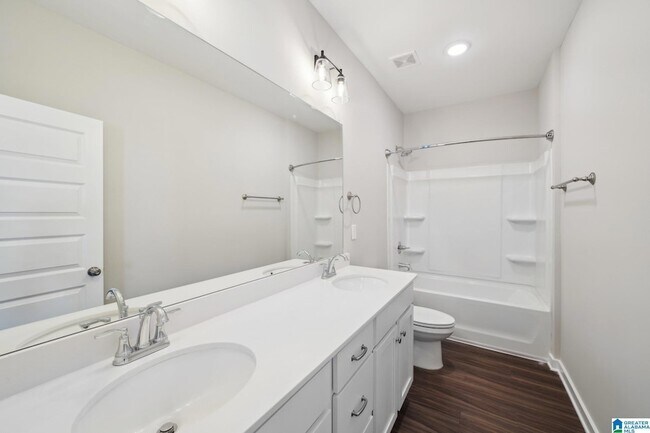 Building Photo - 129 Kings Wy