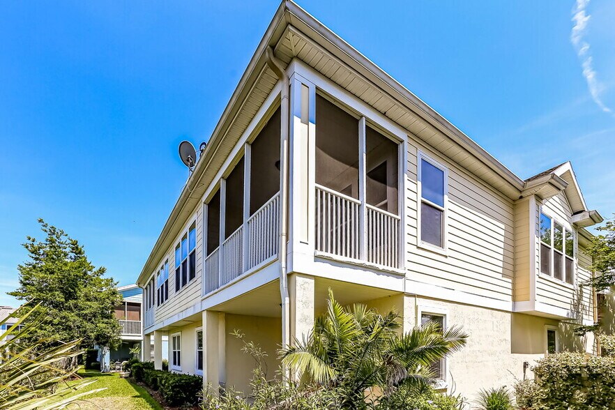 Building Photo - 136 Sunset Cir S