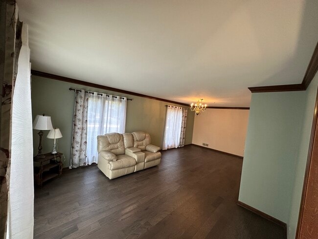 Building Photo - 1055 Knollwood Ln