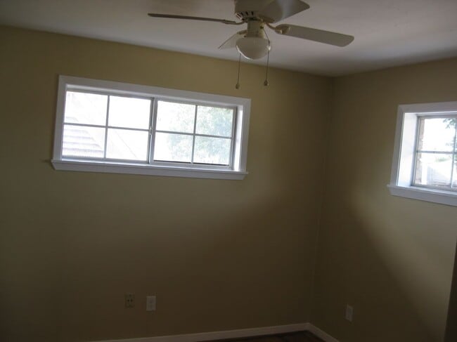 Building Photo - 3010 Oakdale St