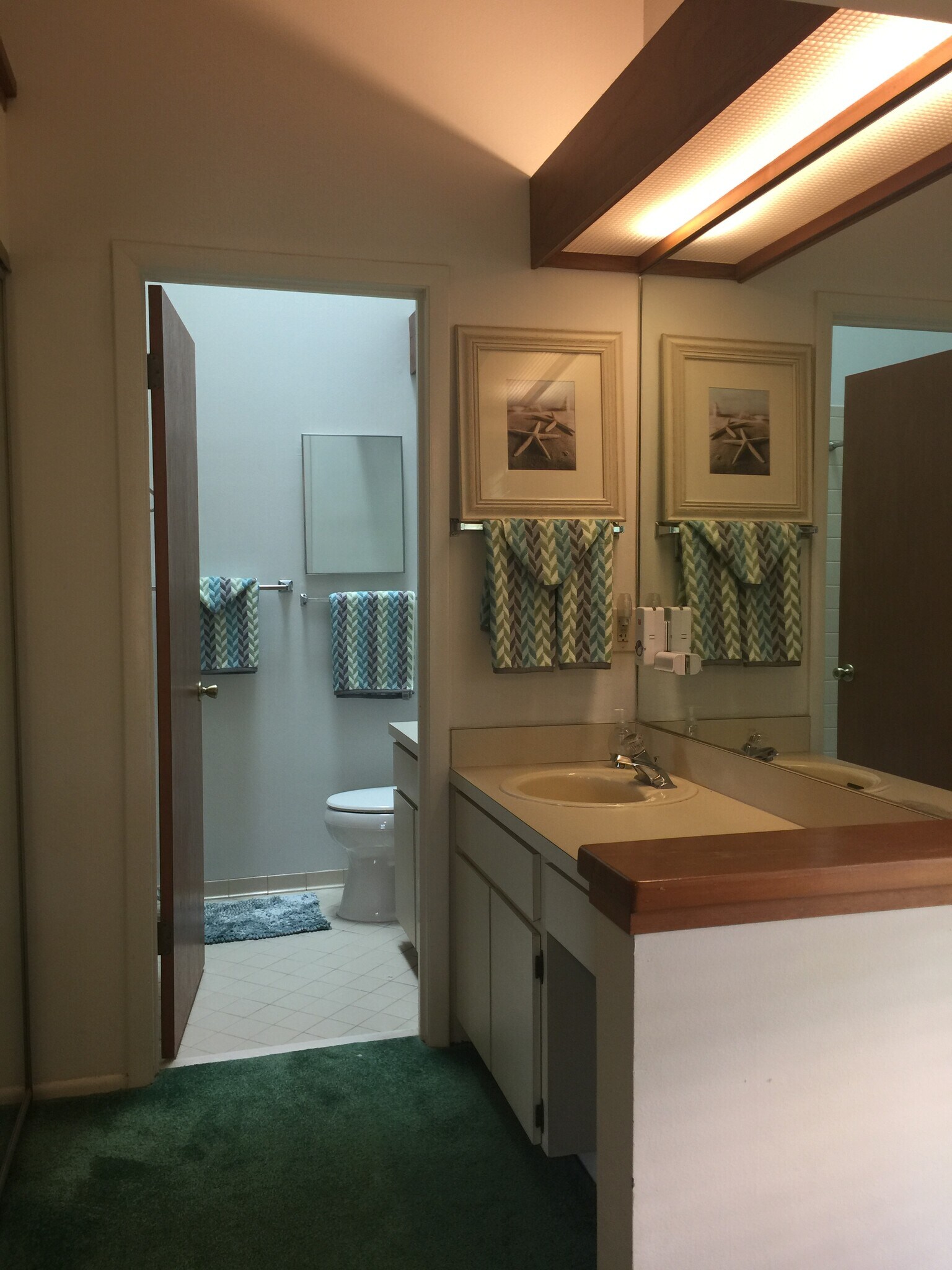 Bath with double sinks - 4438 Middlebrook Rd