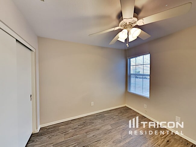 Building Photo - 423 E Laredo St