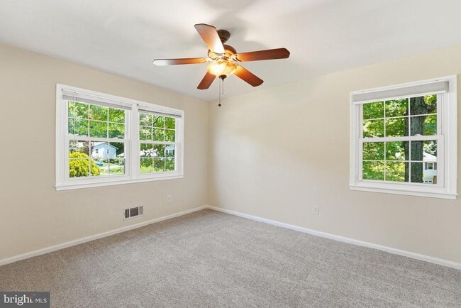 Building Photo - 8609 Woodview Dr