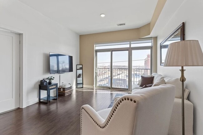 Building Photo - 2407 8th Ave S