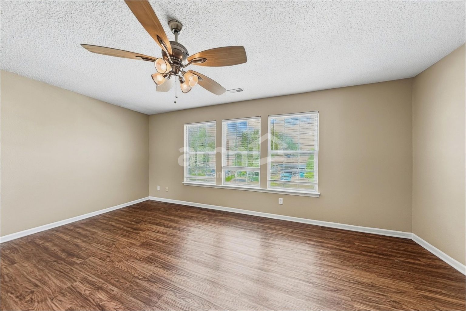 Building Photo - 10981 Clear Spring Dr