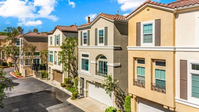 Building Photo - 205 Montana Del Lago Dr