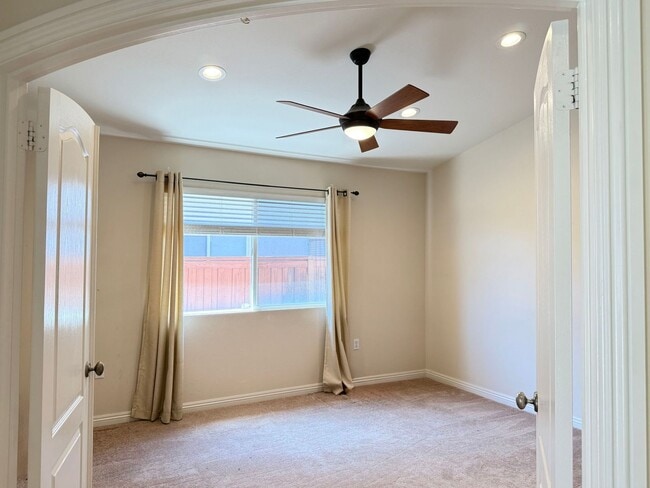 Building Photo - Four Seasons 55+ – Beautifully Upgraded with Views!